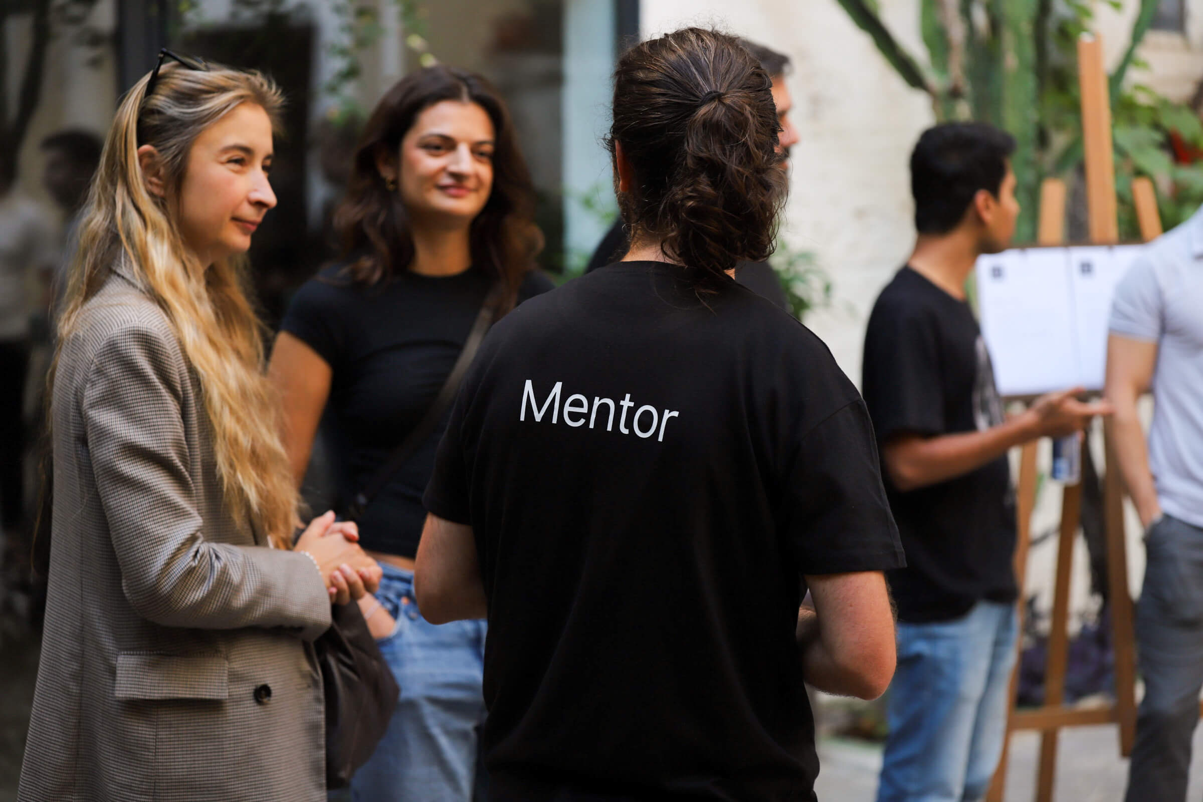 Mentor helping participants